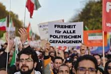 Demonstration in Solidarität mit den Protesten gegen die iranische Regierung im Tiergarten in Berlin.