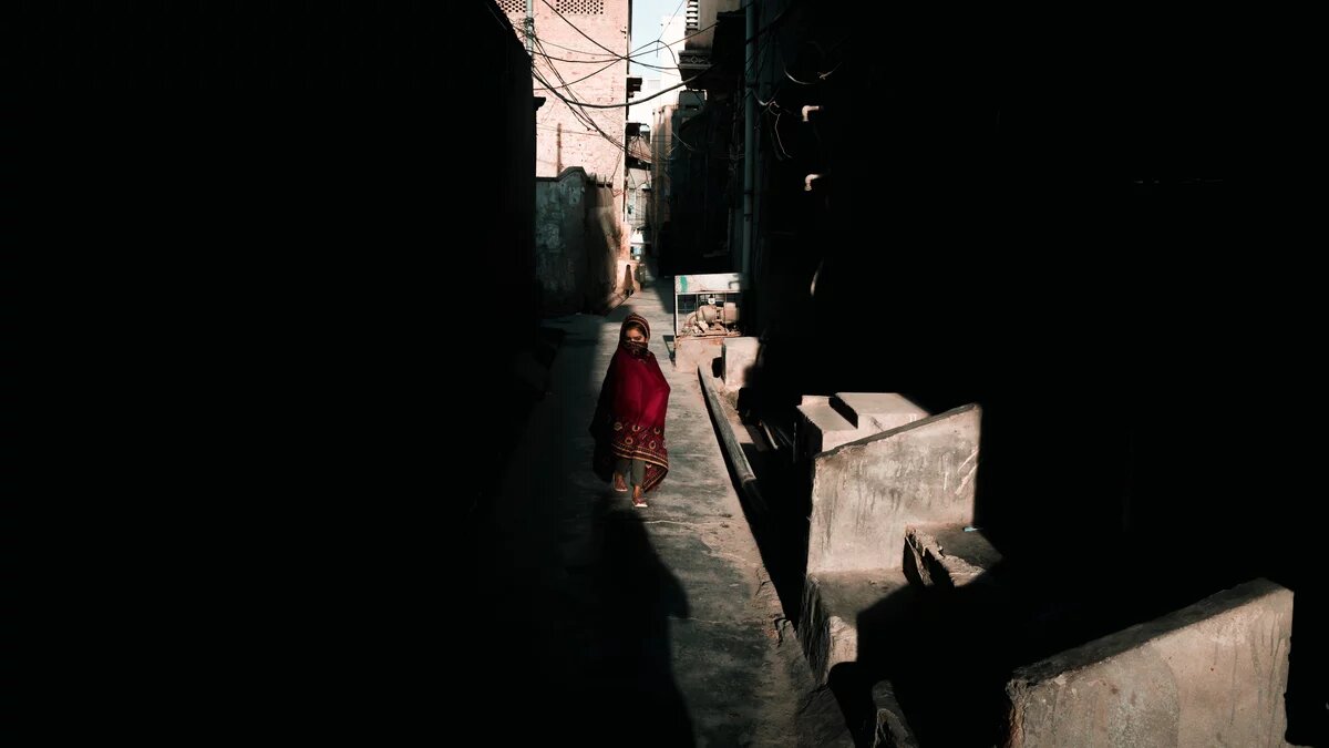 Women standing in an alleay Pakistan