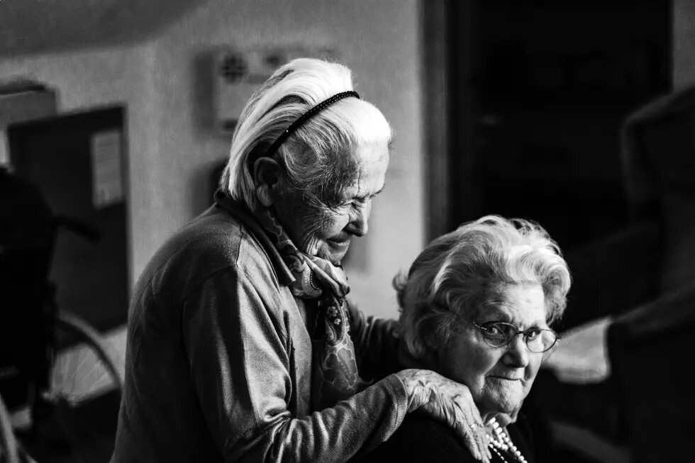 Pflegesystem in Deutschland: Zwei Frauen