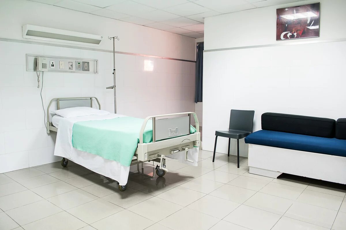 Misstrauen gegenüber - Photo: Ein leeres Krankenhausbett