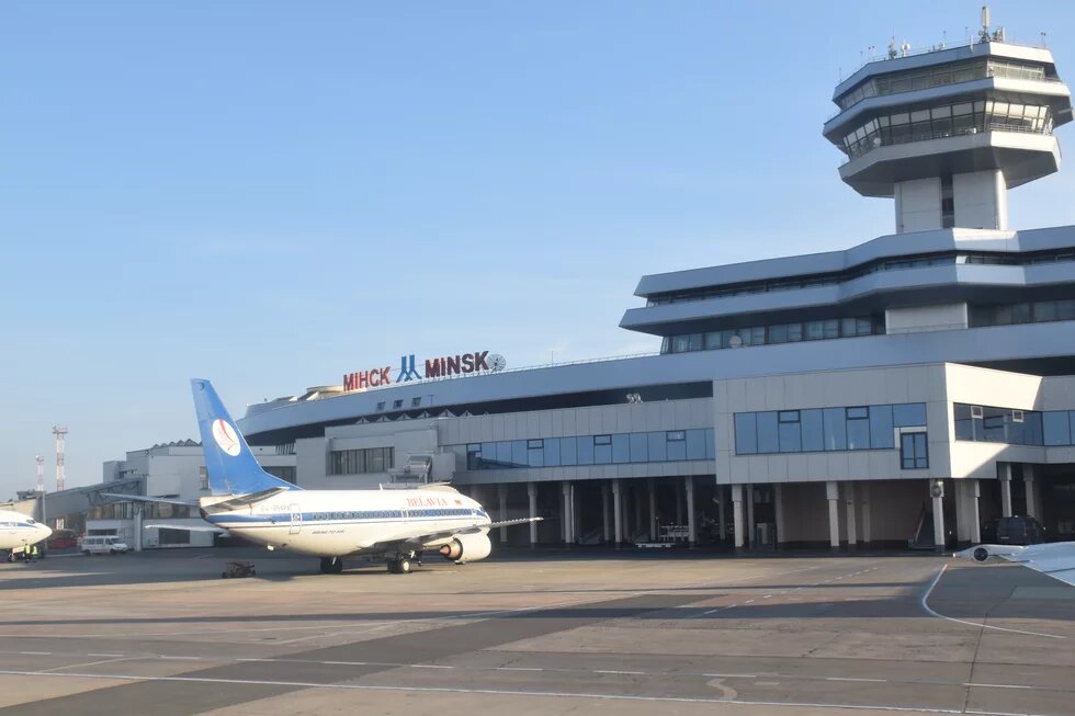 Flugzeug auf dem internationalen Flughafen Minsk, Belarus