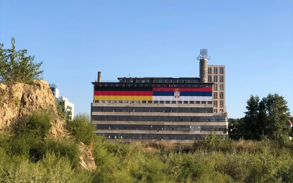 The BIGZ building in Belgrade decorated with the German and Serbian flags on the occasion of the Chancellor's Visit