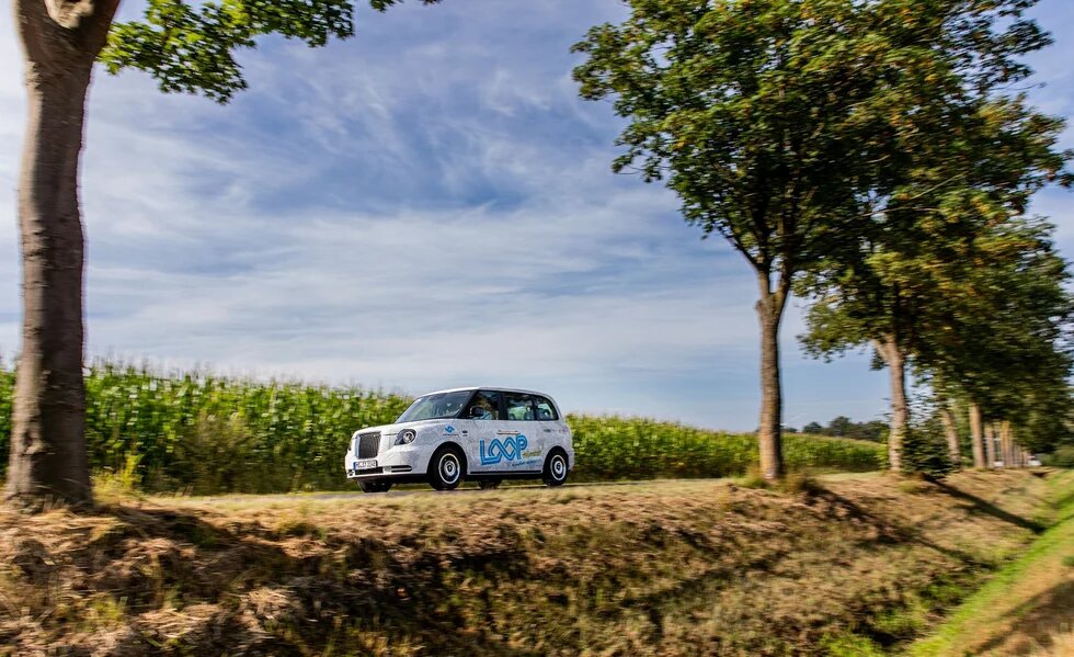 Loopmünster Auto am Feld