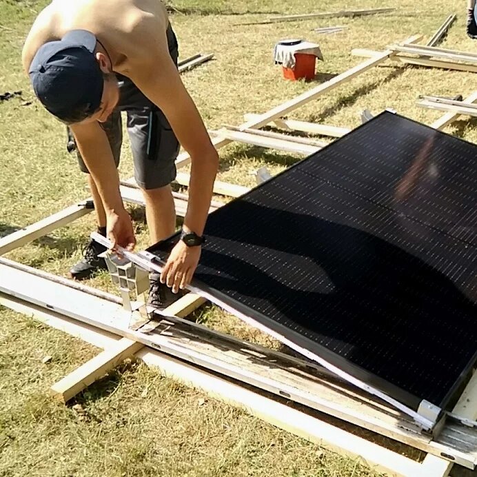 Photovoltaik Installation im Rahmen eines SolarCamp for Future