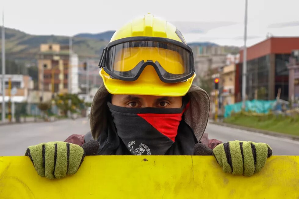 Young person with yellow helmet and motorcycle goggles