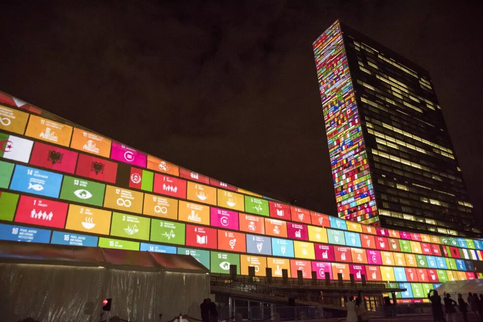 Ahead of the United Nations Sustainable Development Summit from 25-27 September, and to mark the 70th anniversary of the United Nations, a 10-minute film introducing the Sustainable Development Goals is projected onto the UN Headquarters, north façade of the Secretariat building, and west façade of the General Assembly building. The projection brings to life each of the 17 Goals, to raise awareness about the 2030 Agenda for Sustainable Development.