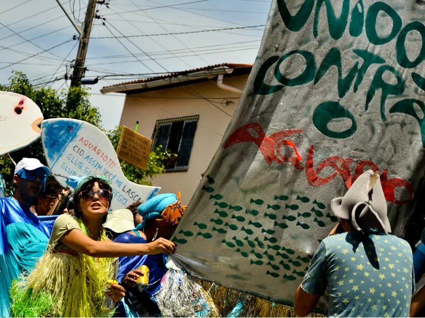 Protestierende gegen den Bau des weltgrößten Aquariums in Fortaleza.