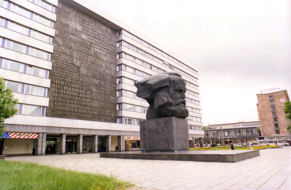 Karl Marx Head Chemnitz 1999